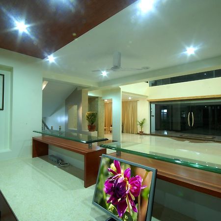 נאסיק Hotel New Holiday Plaza מראה חיצוני תמונה