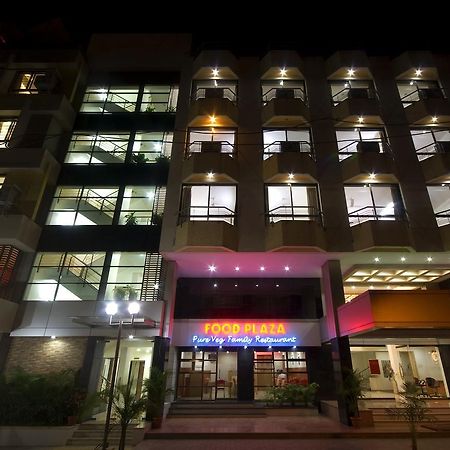 נאסיק Hotel New Holiday Plaza מראה חיצוני תמונה