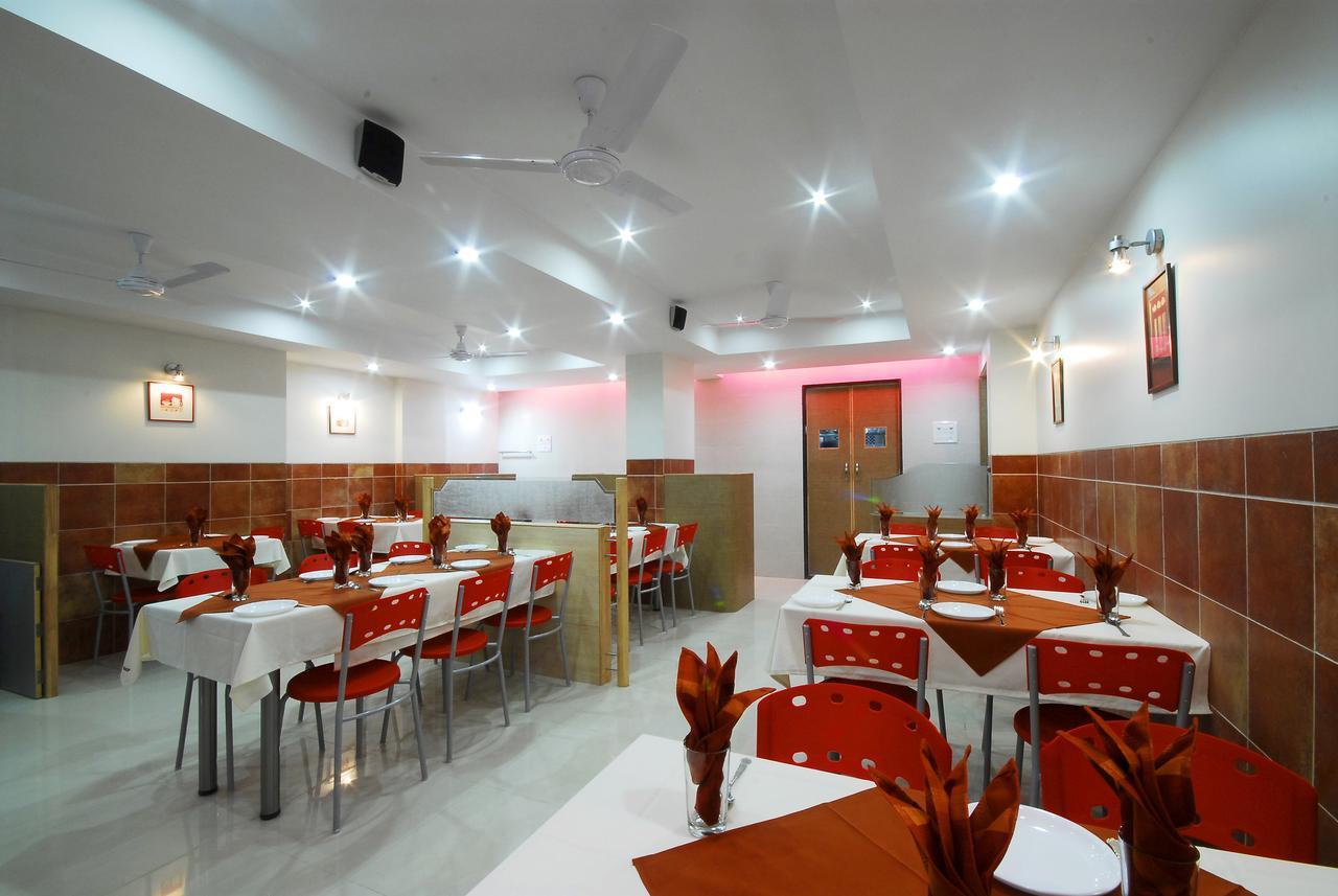 נאסיק Hotel New Holiday Plaza מראה חיצוני תמונה