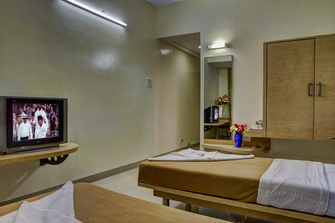 נאסיק Hotel New Holiday Plaza מראה חיצוני תמונה