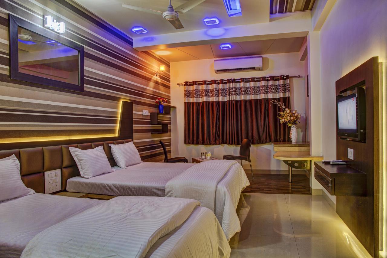 נאסיק Hotel New Holiday Plaza מראה חיצוני תמונה