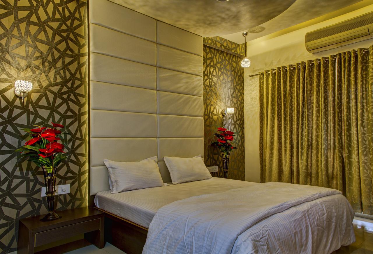 נאסיק Hotel New Holiday Plaza מראה חיצוני תמונה